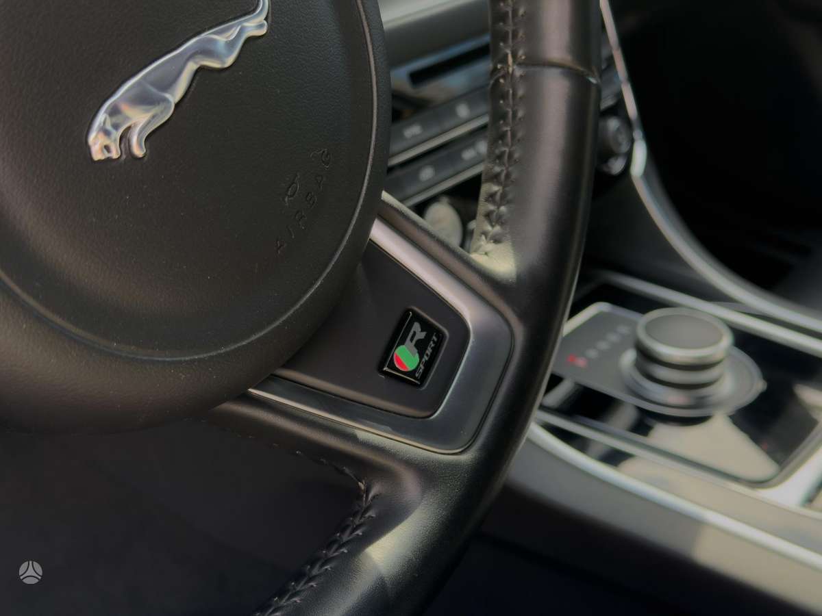 Jaguar XF - 10