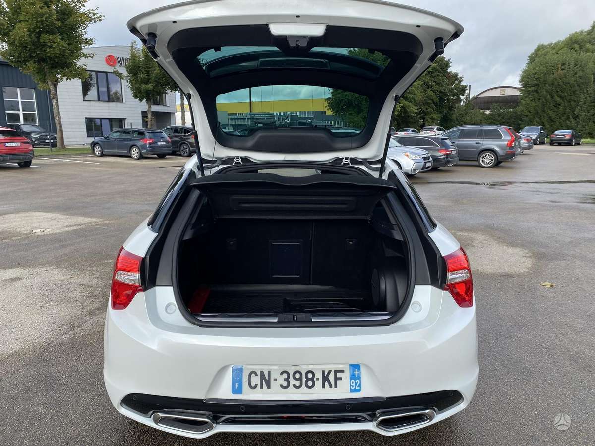 Citroen DS5, 2.0 l., Хэтчбек