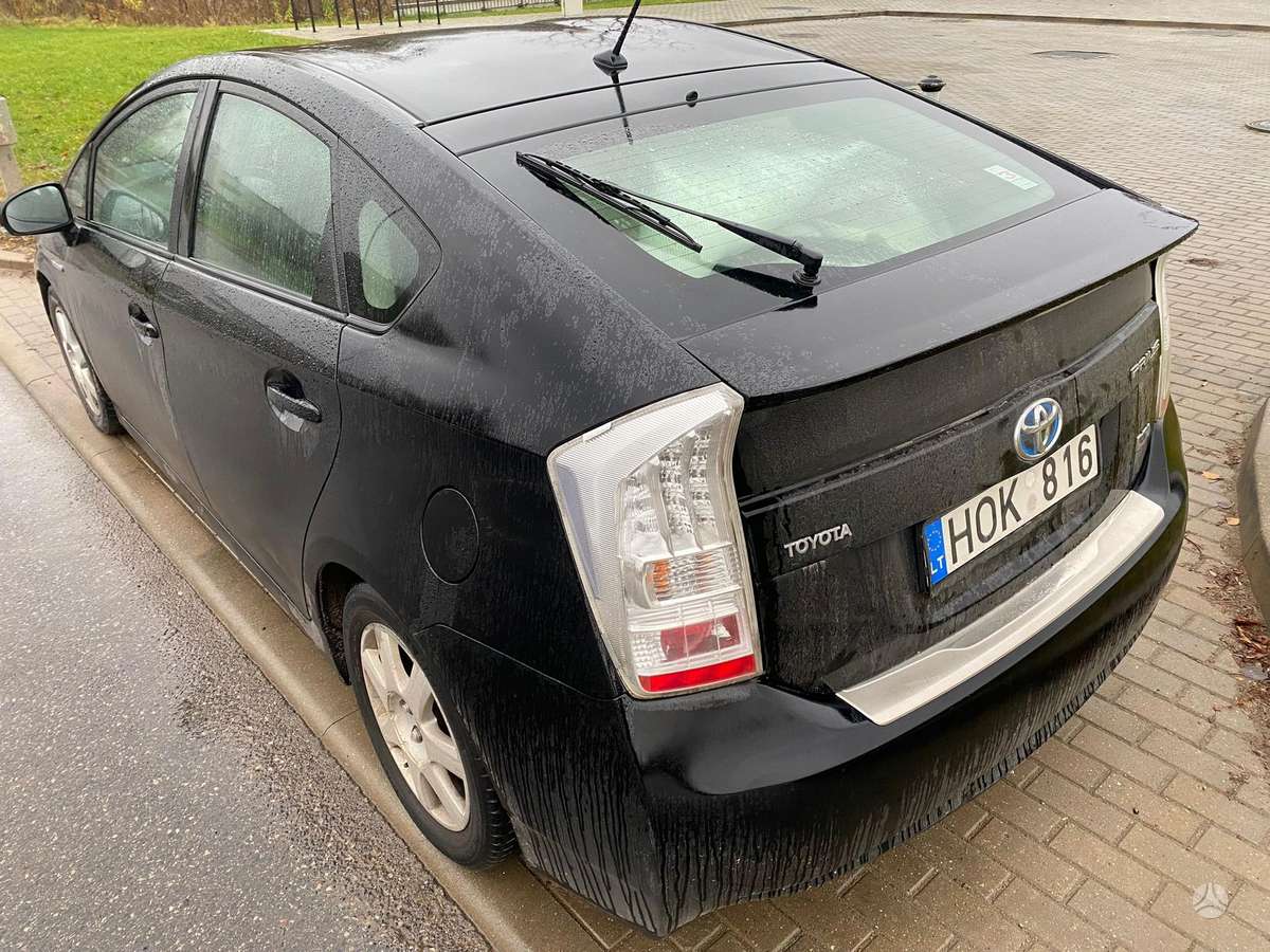 Toyota Prius - 4