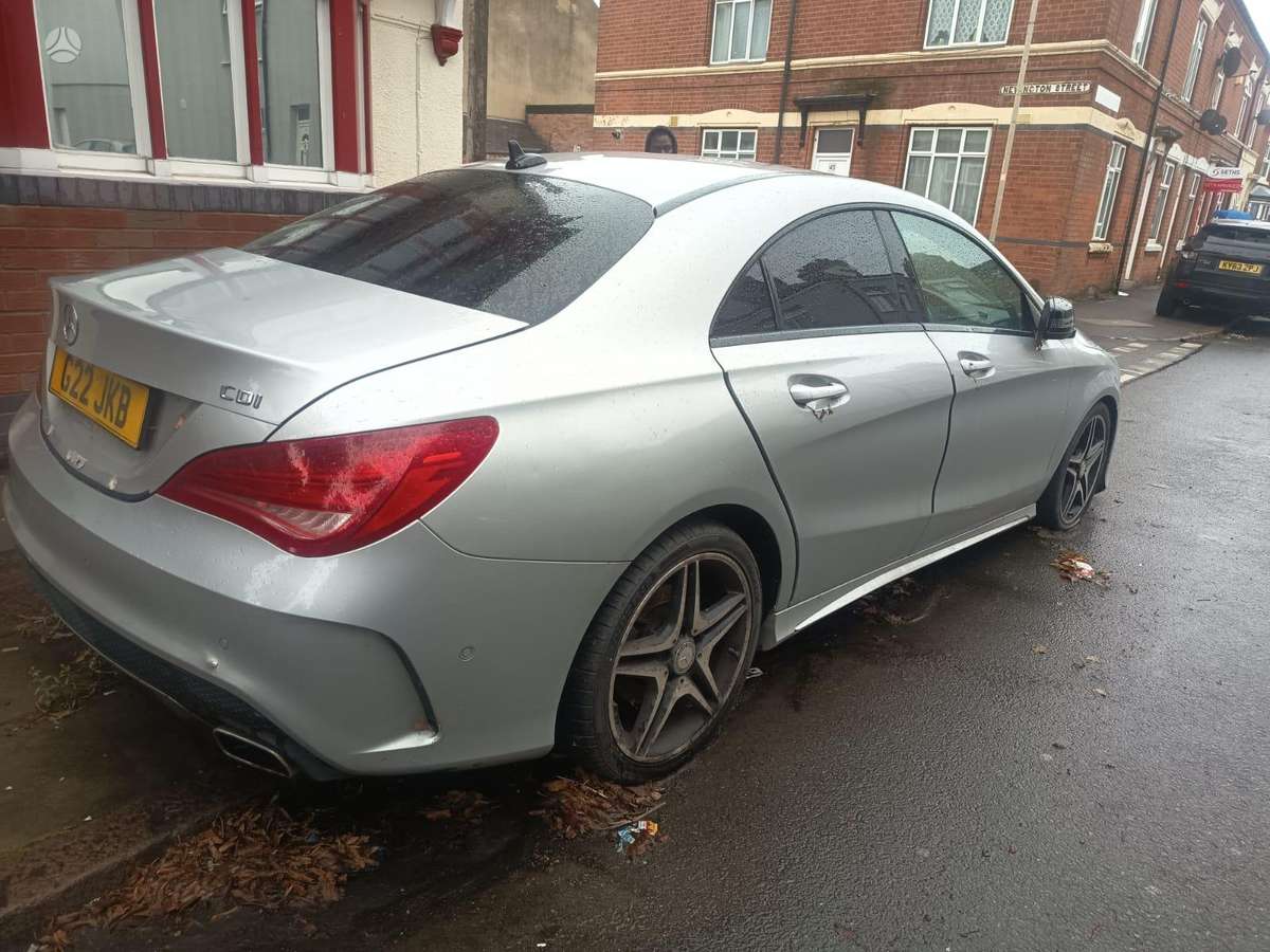 Mercedes-Benz CLA220 dalimis