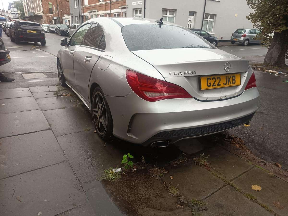 Mercedes-Benz CLA220 dalimis