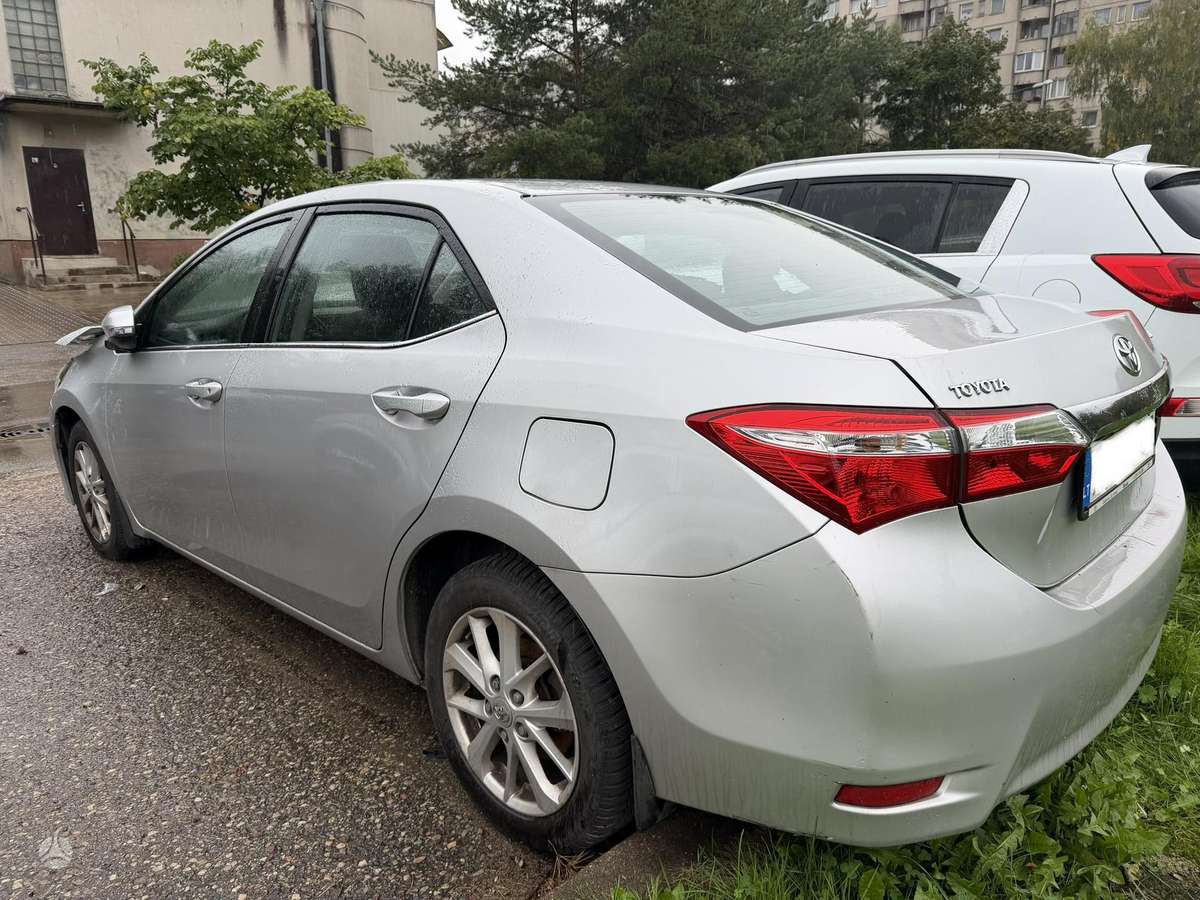 Toyota Corolla - 2