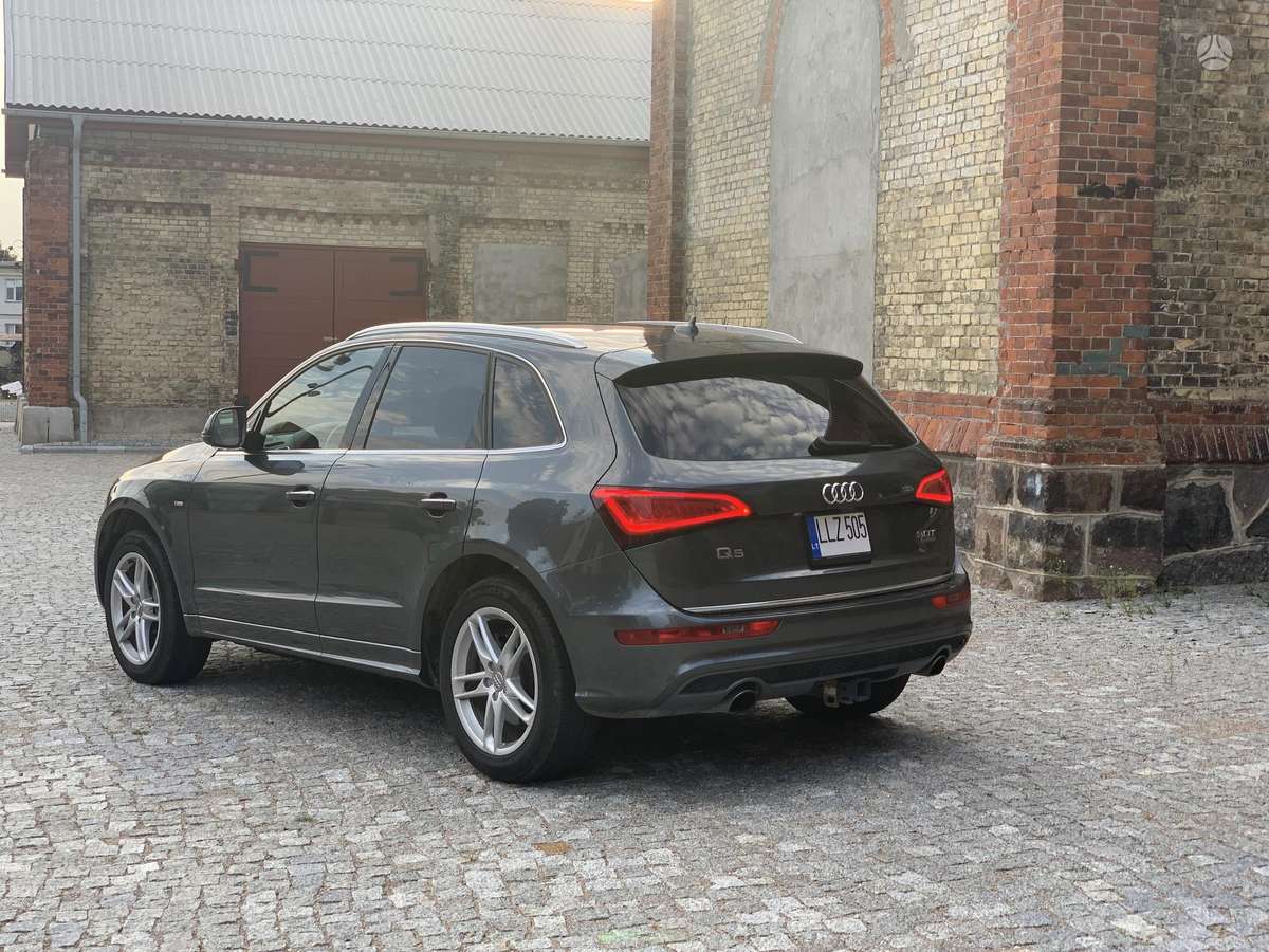 Audi Q5, 3.0 l., off-road / crossover