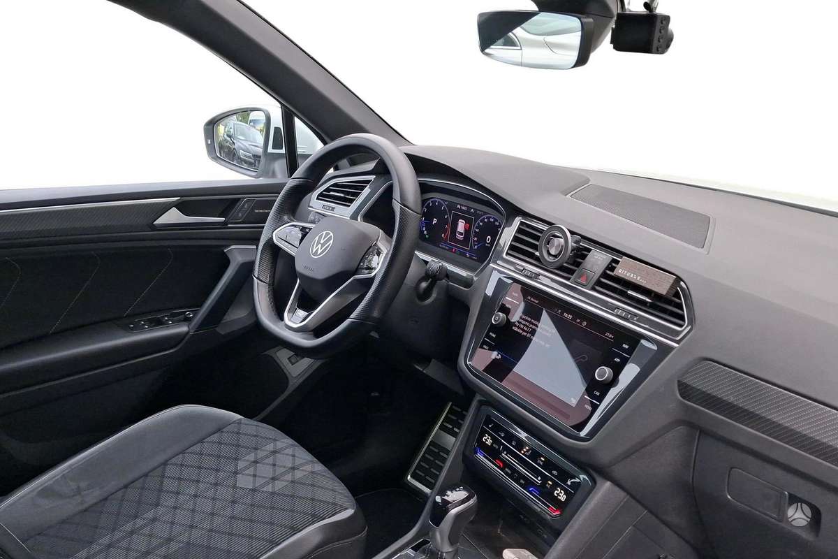 Volkswagen Tiguan - 7