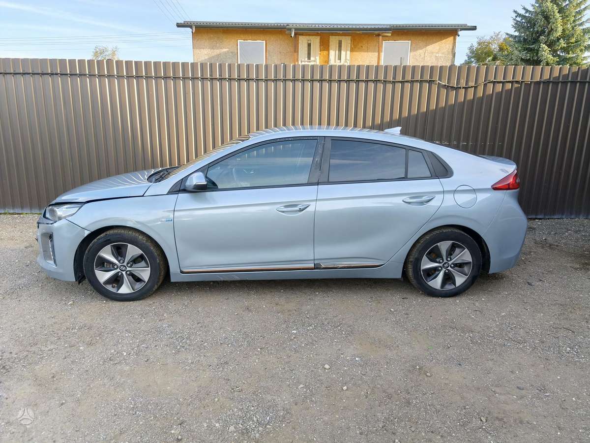 Hyundai IONIQ - 4