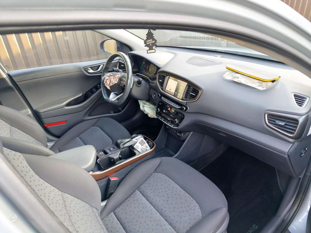 Hyundai IONIQ - 11