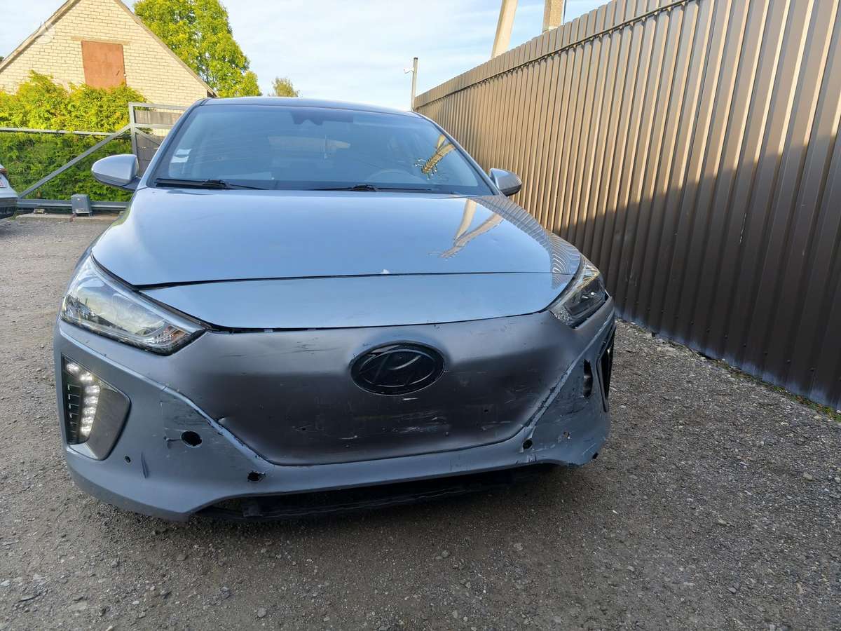 Hyundai IONIQ - 3