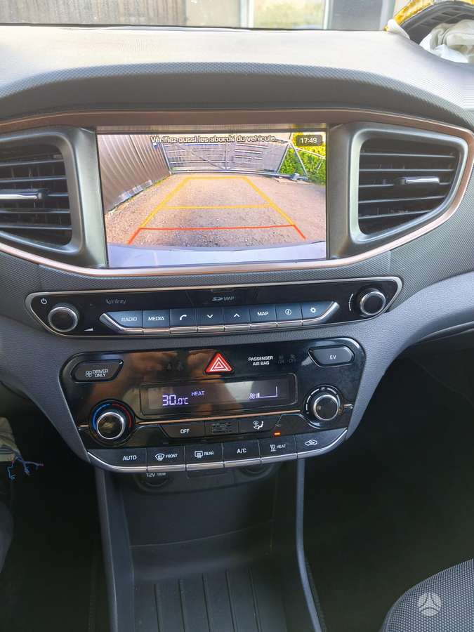 Hyundai IONIQ - 12