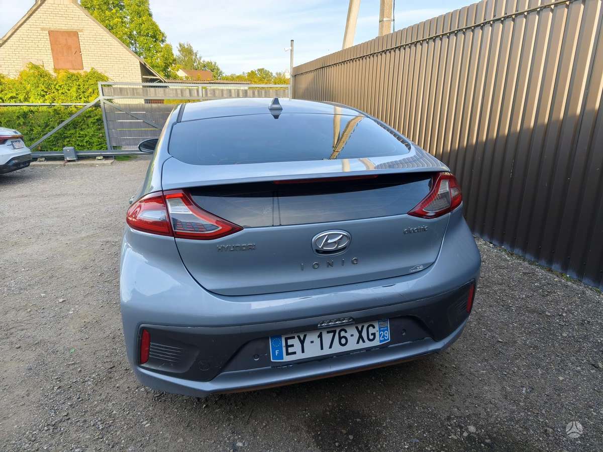 Hyundai IONIQ - 8