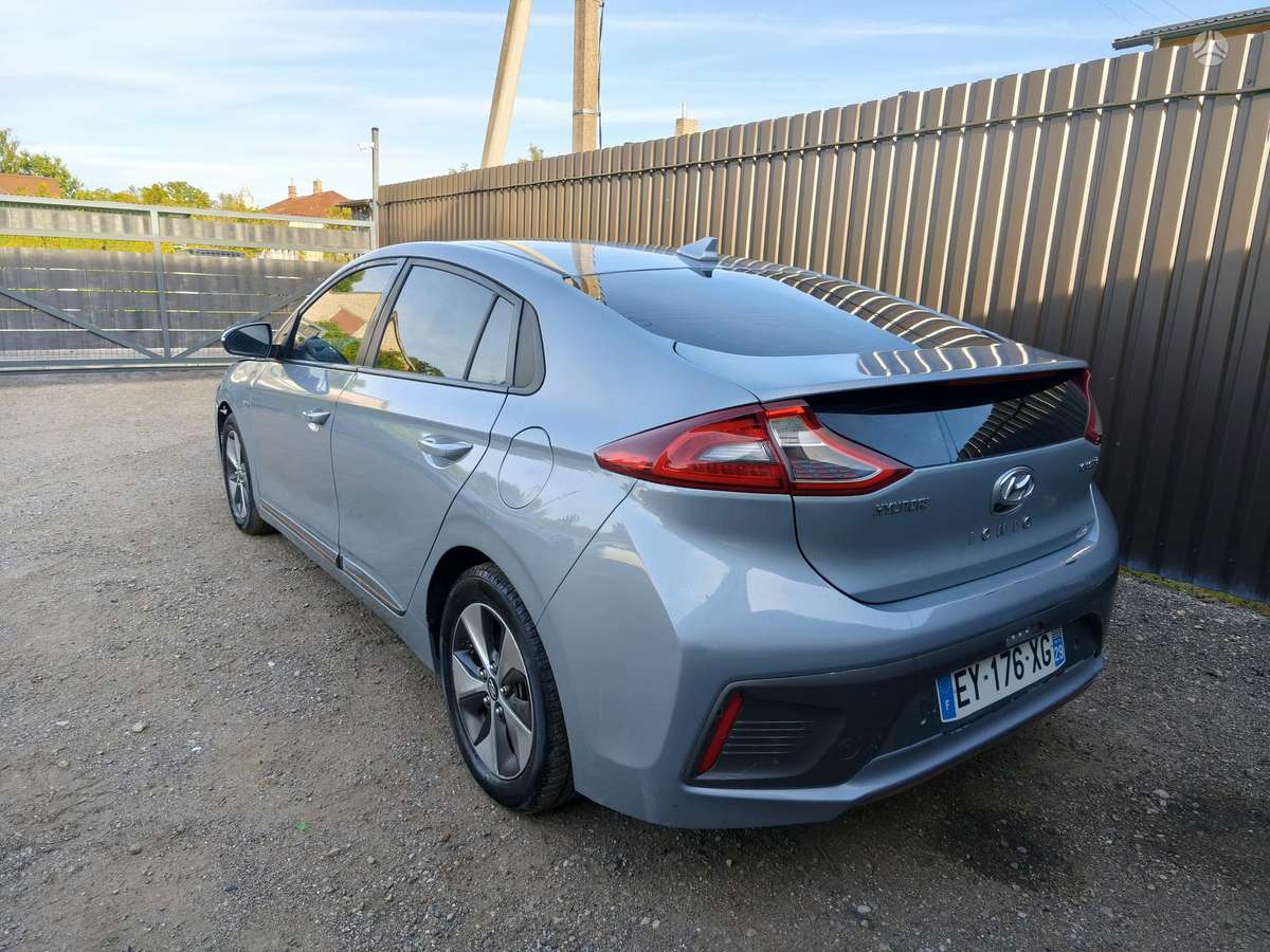 Hyundai IONIQ - 7