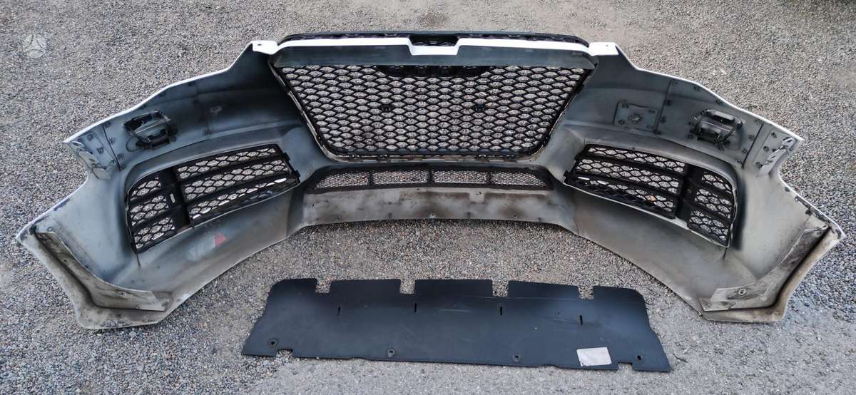 Audi RS 5 bamperiai
