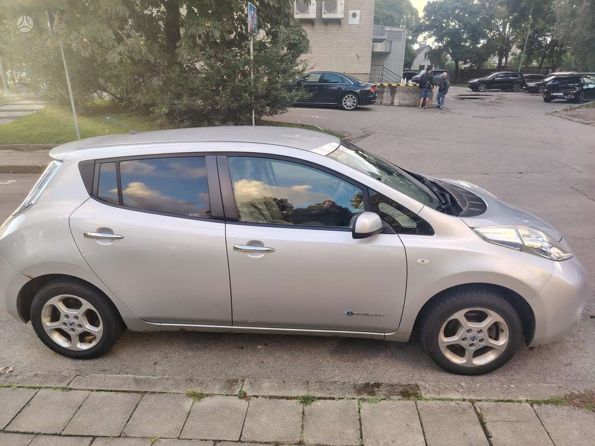 Nissan Leaf, 24 кВт·ч, Хэтчбек