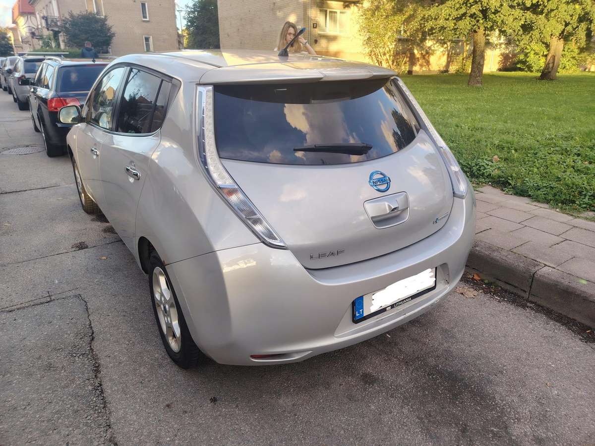 Nissan Leaf, 24 кВт·ч, Хэтчбек