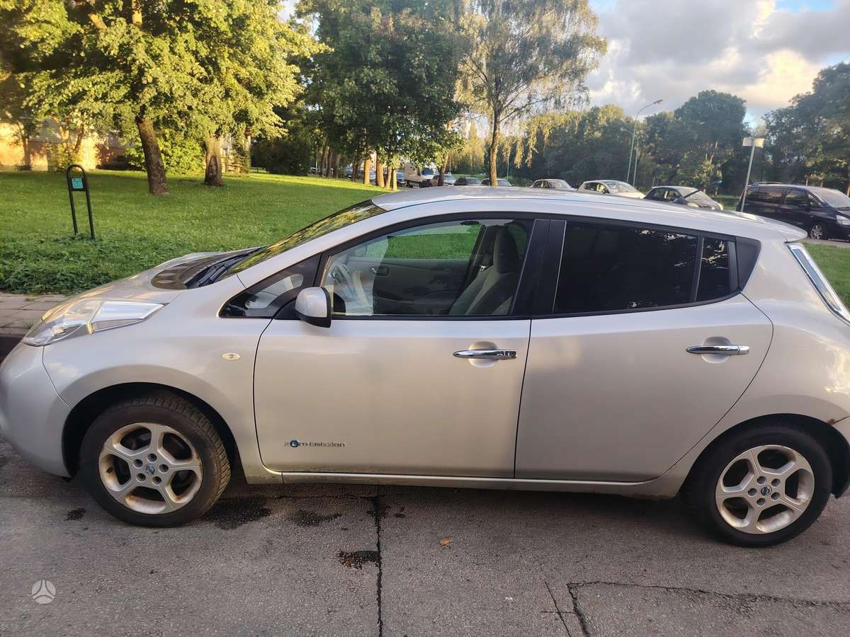 Nissan Leaf, 24 кВт·ч, Хэтчбек
