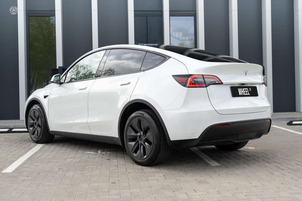 Tesla Model Y - 3