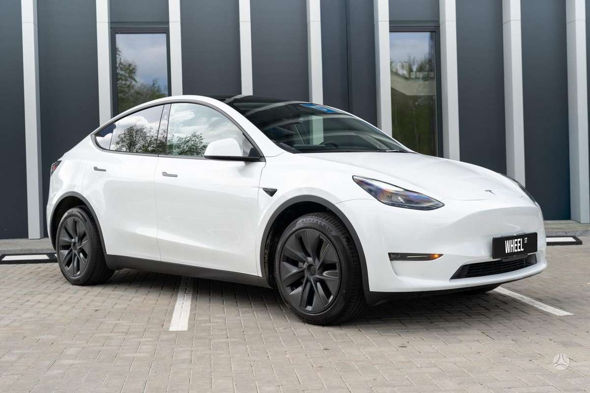 Tesla Model Y - 7