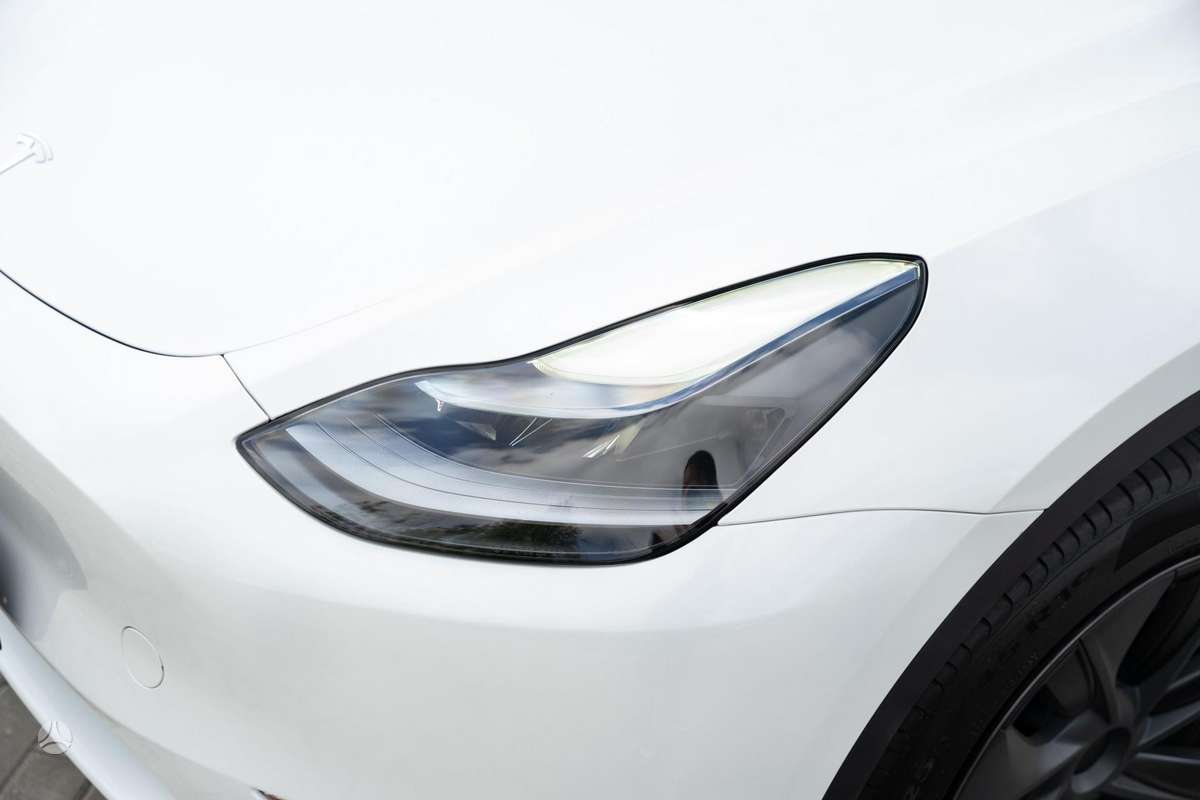 Tesla Model Y - 9