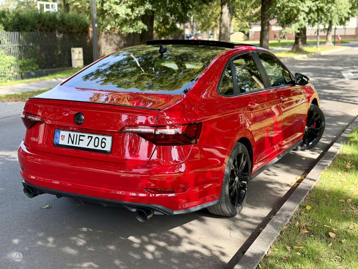 Volkswagen Jetta - 2