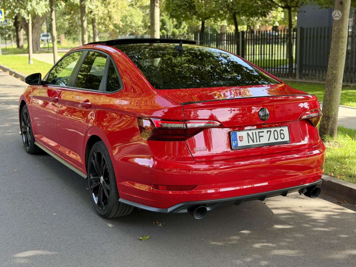 Volkswagen Jetta - 4