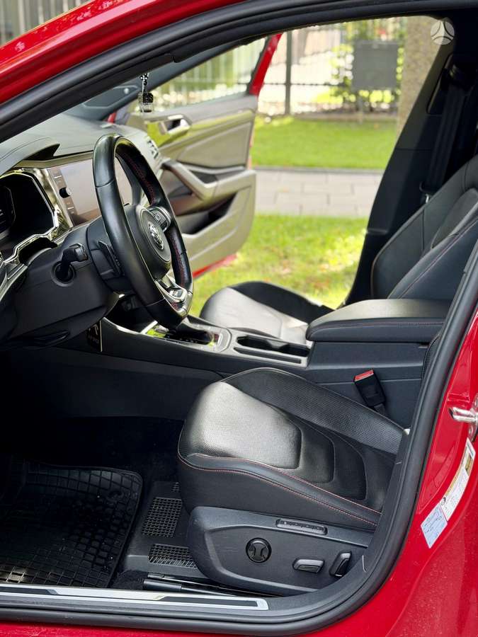 Volkswagen Jetta - 11
