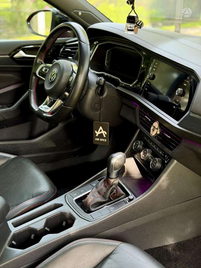 Volkswagen Jetta - 12