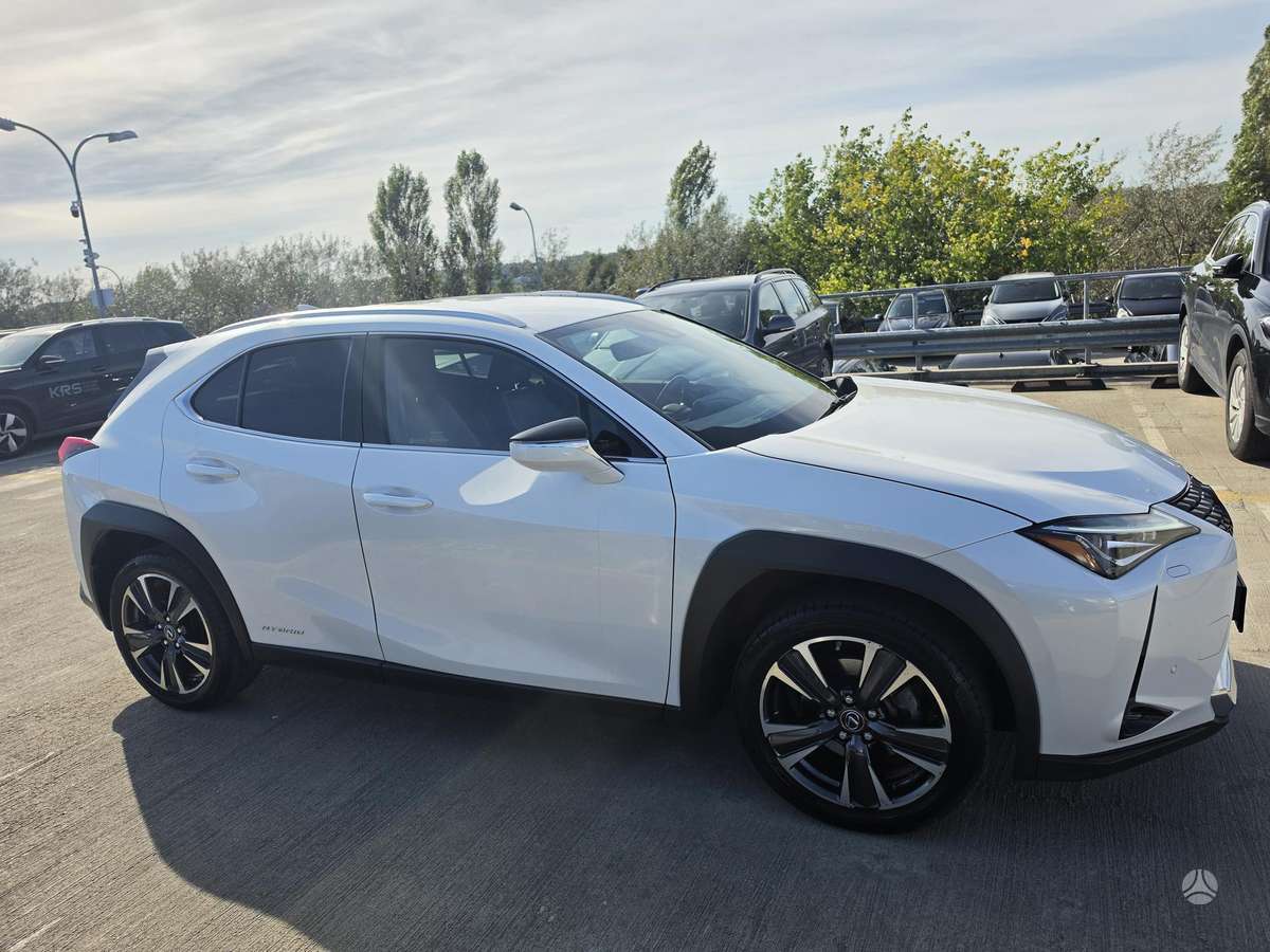 Lexus UX 250h - 6