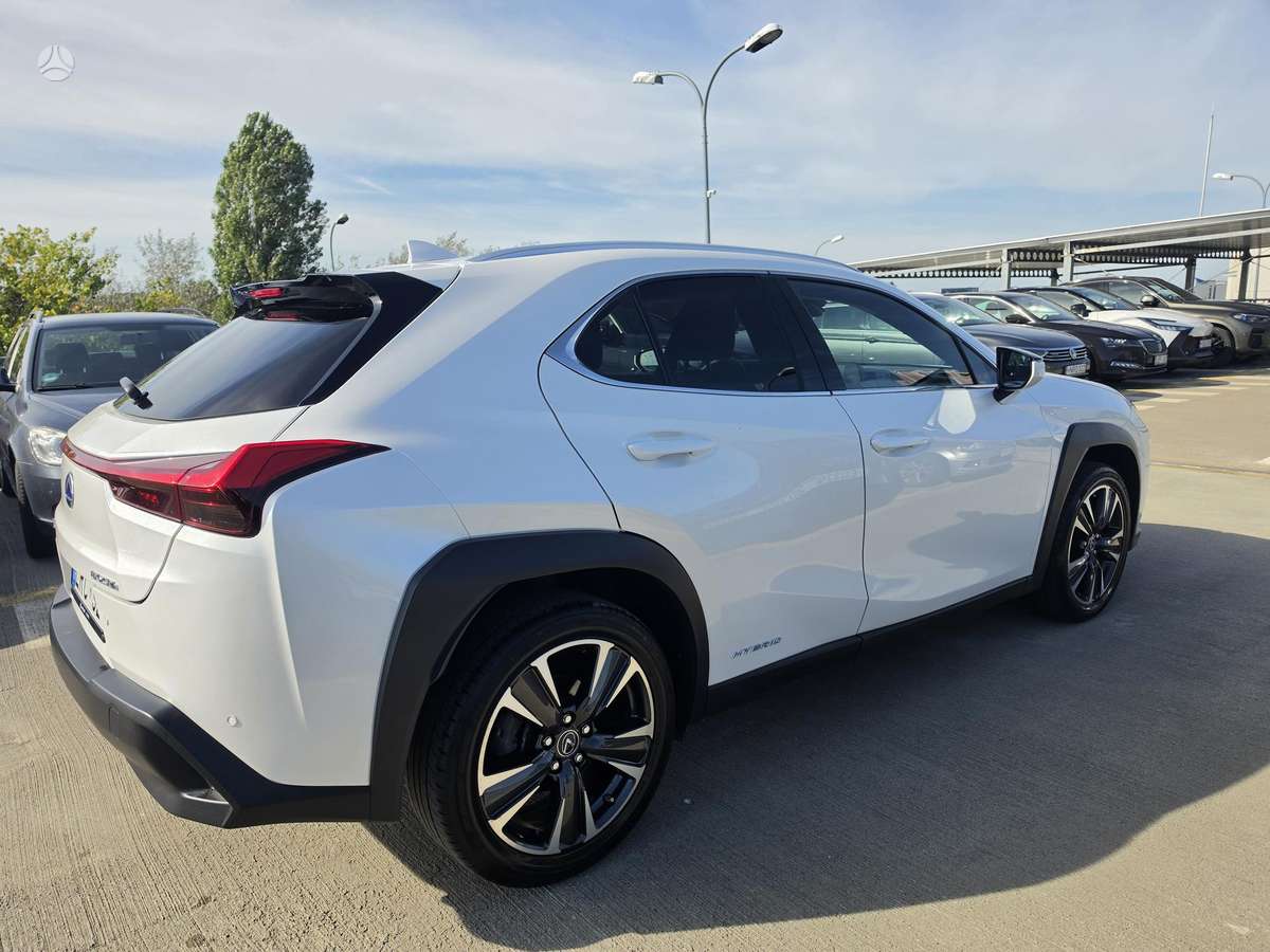 Lexus UX 250h - 7