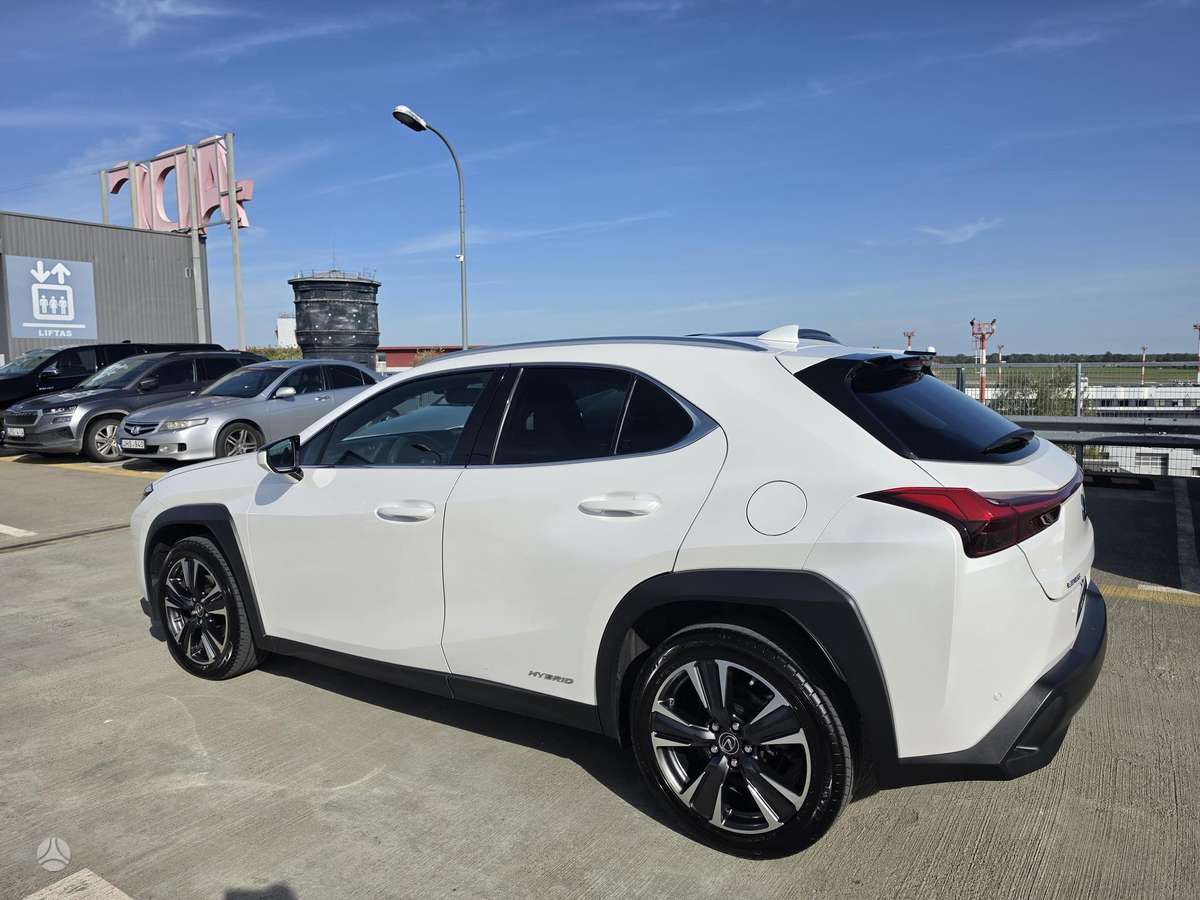 Lexus UX 250h - 12
