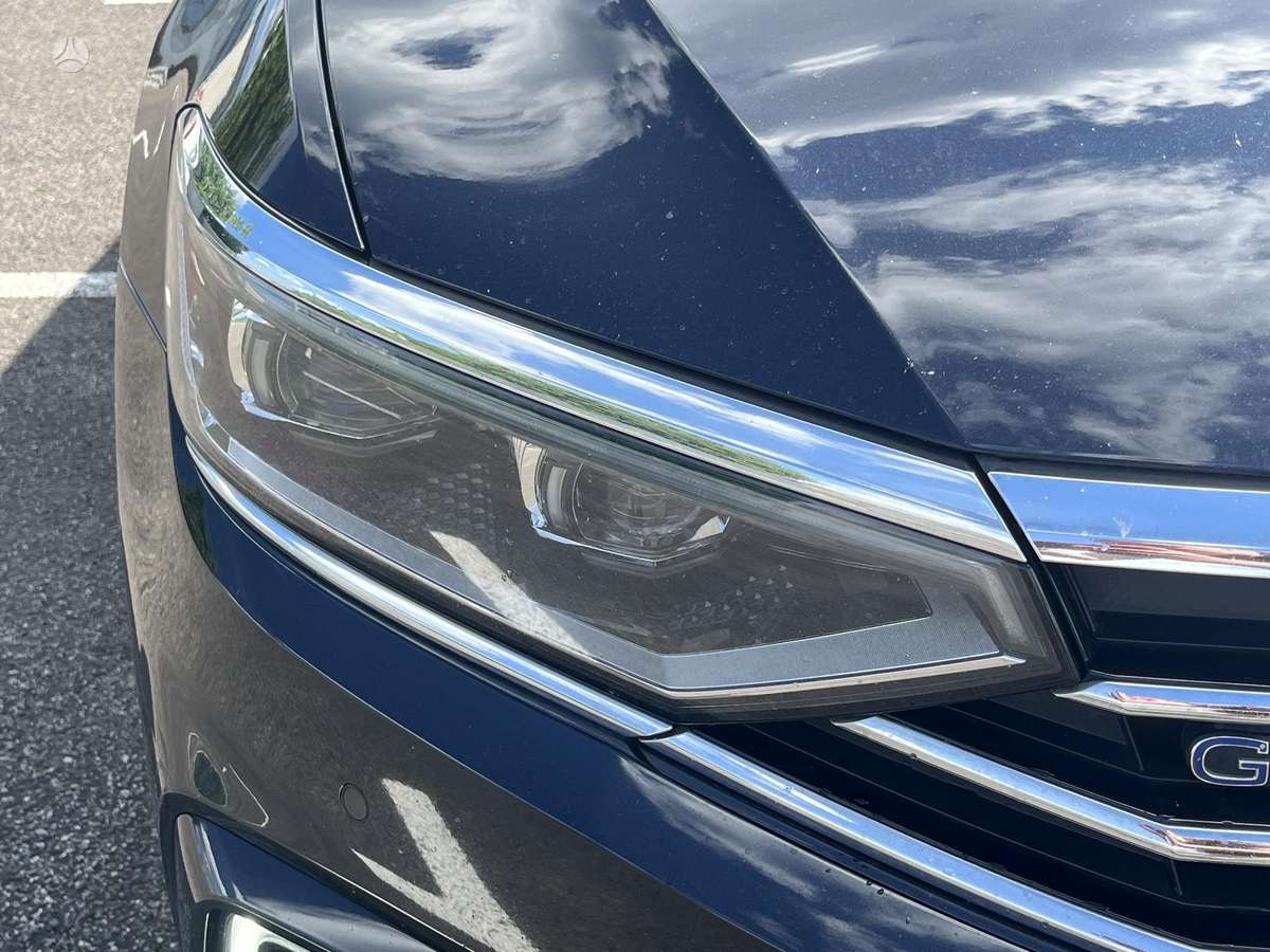 Volkswagen Passat - 4