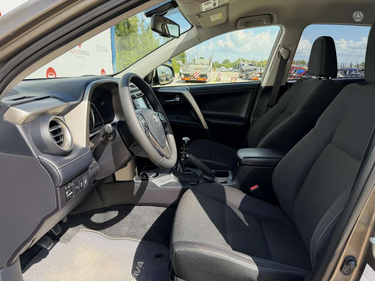 Toyota RAV4 - 9