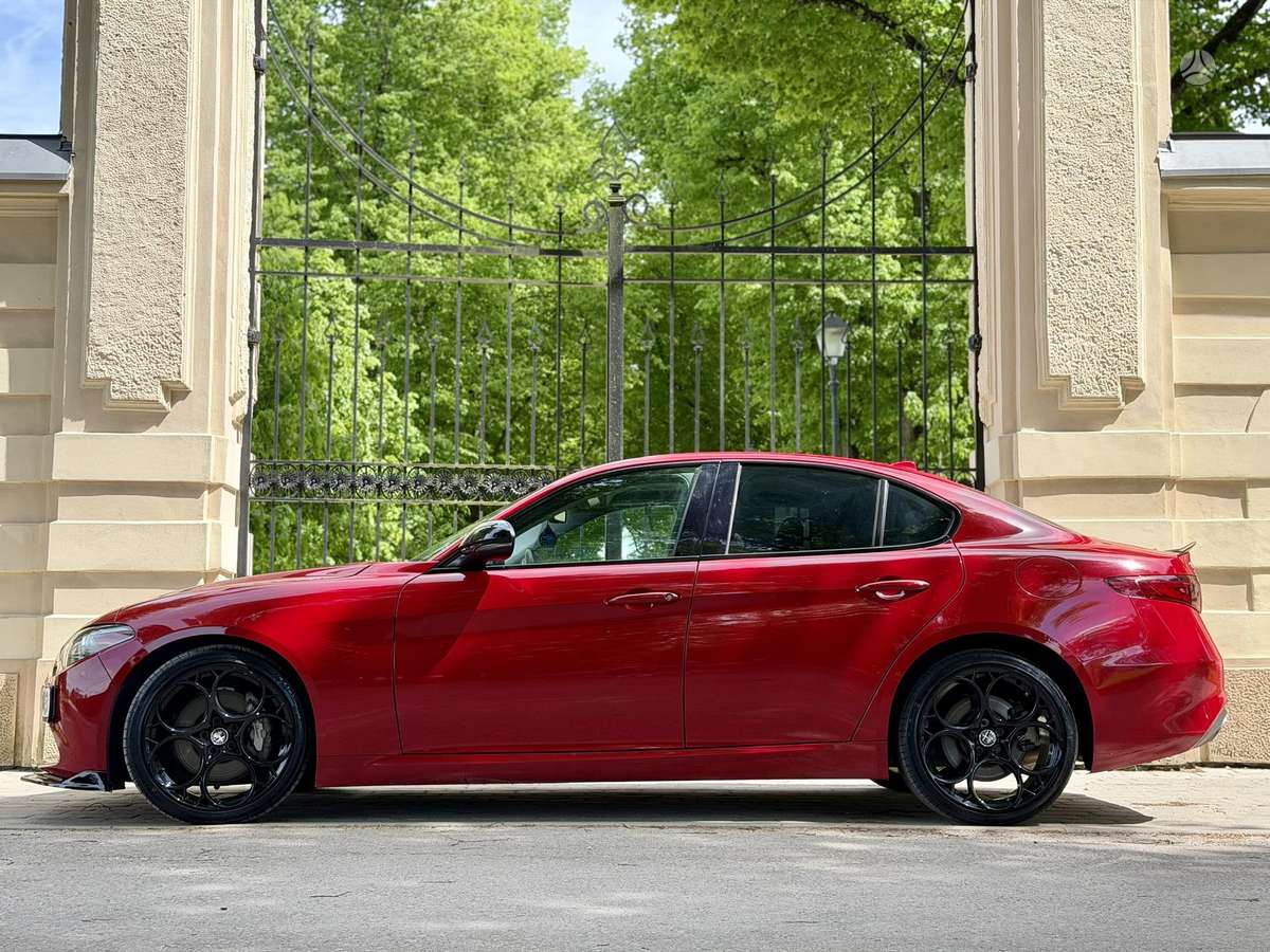 Alfa Romeo Giulia - 10