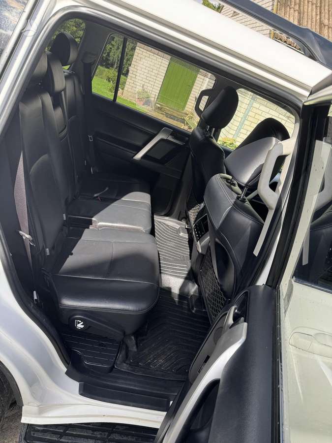Toyota Land Cruiser - 9