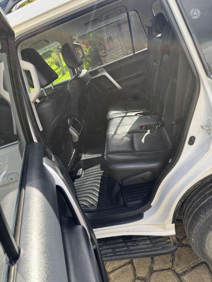 Toyota Land Cruiser - 10