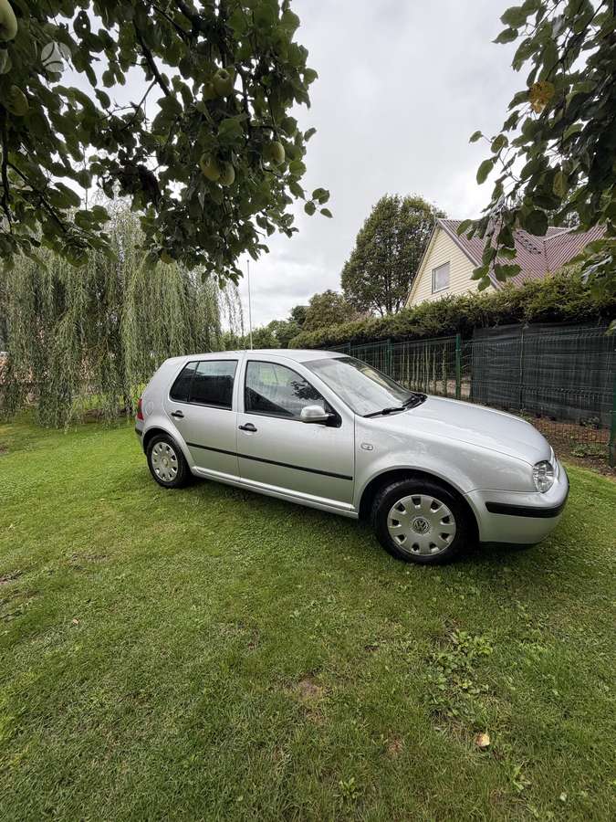 Volkswagen Golf - 3