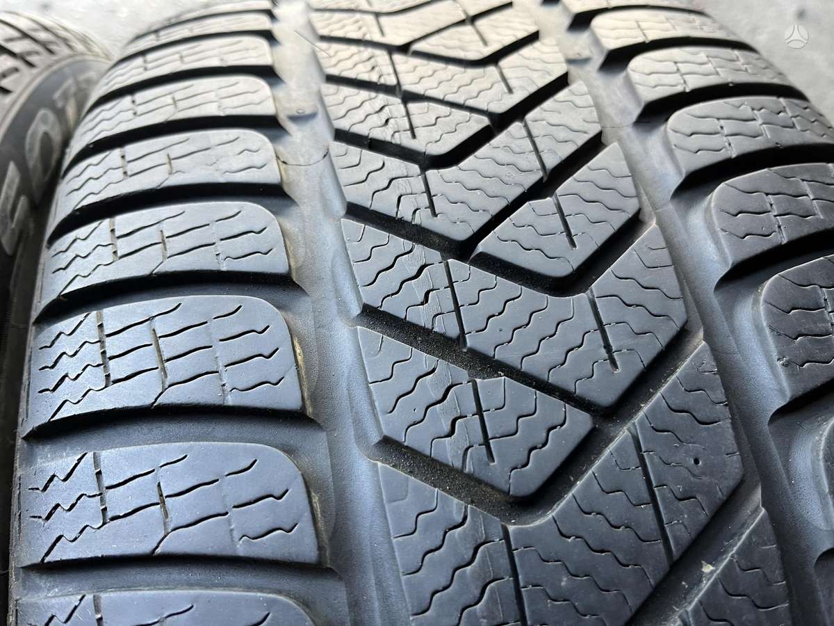 Pirelli SottoZero3, winter 245/45 R18
