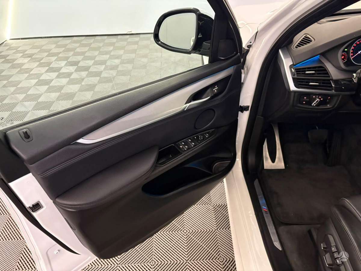 BMW X5, 3.0 l., off-road / crossover
