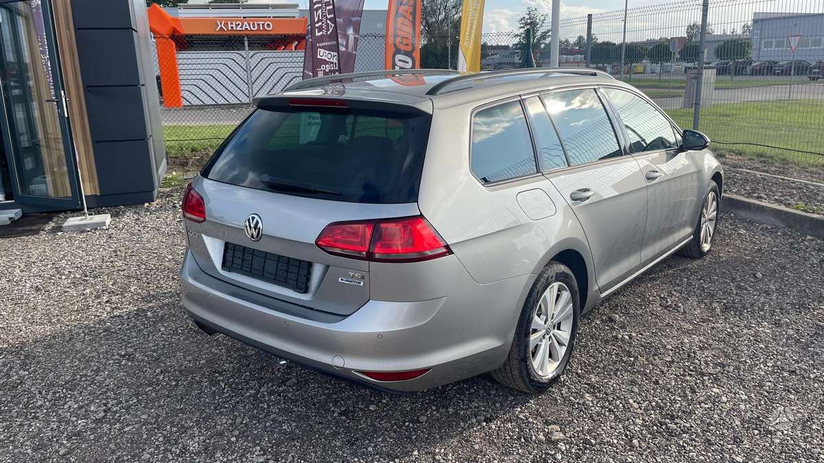 Volkswagen Golf - 10