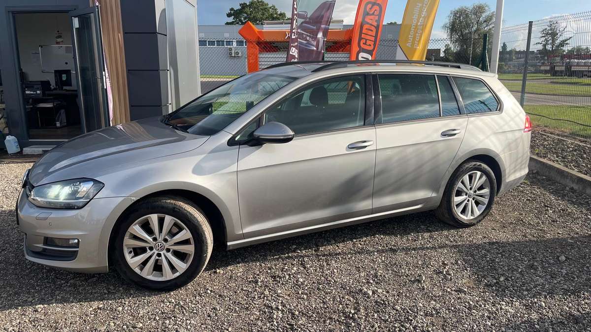 Volkswagen Golf - 6