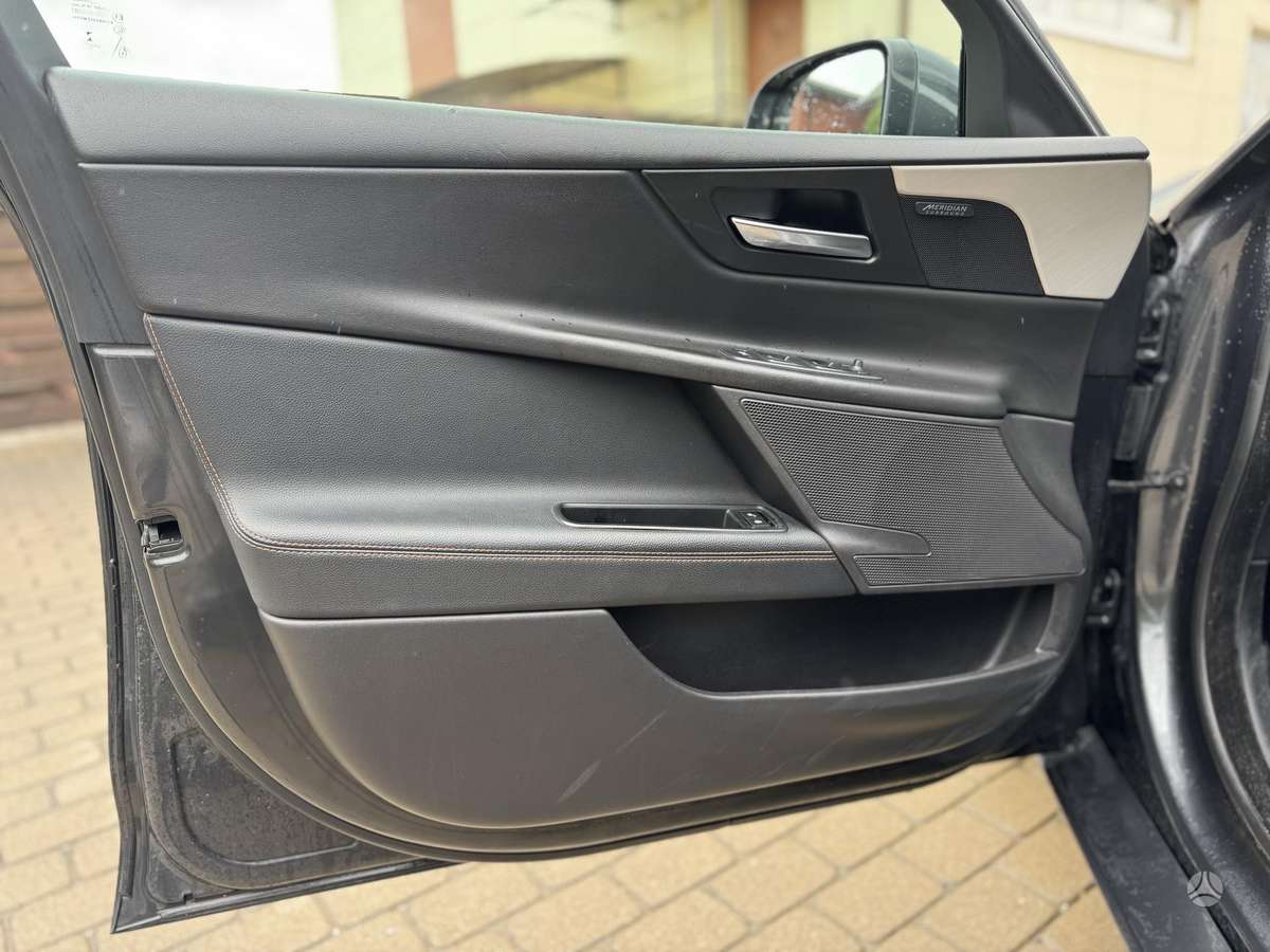 Jaguar XE, 2.0 l., Седан
