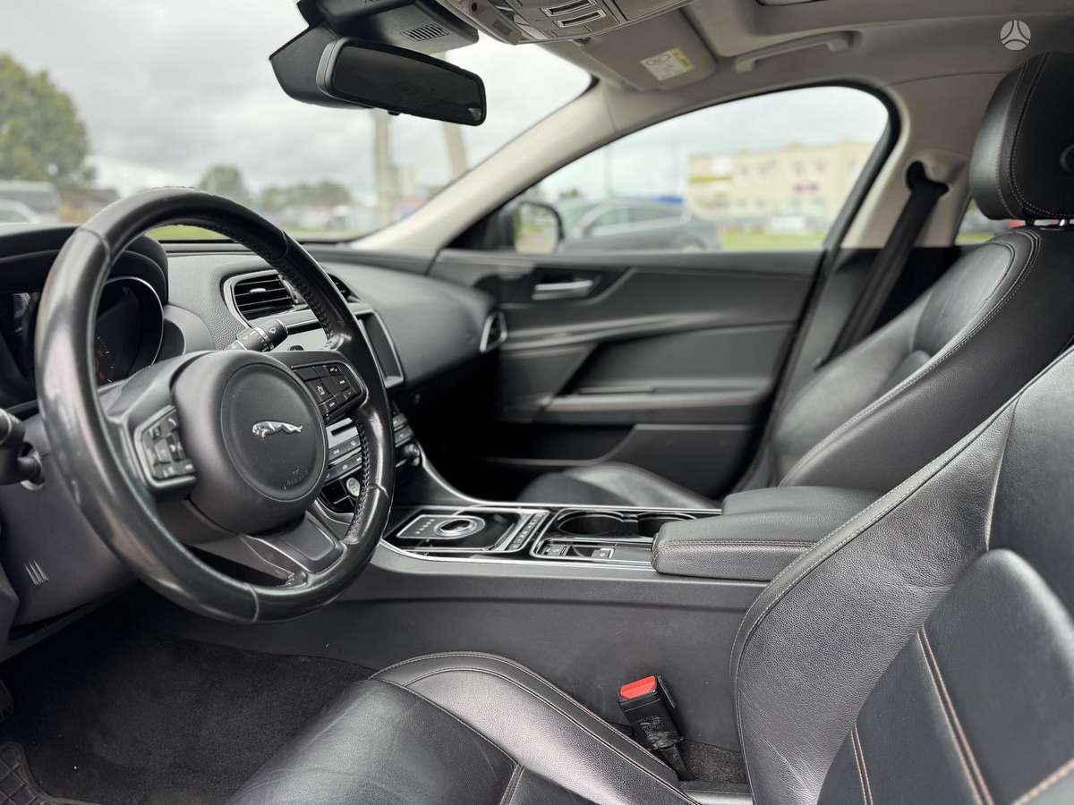 Jaguar XE, 2.0 l., Седан