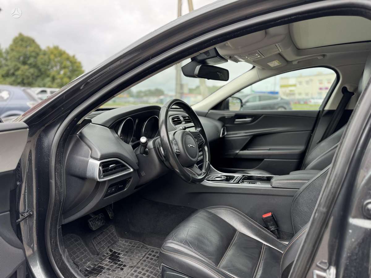 Jaguar XE, 2.0 l., Седан