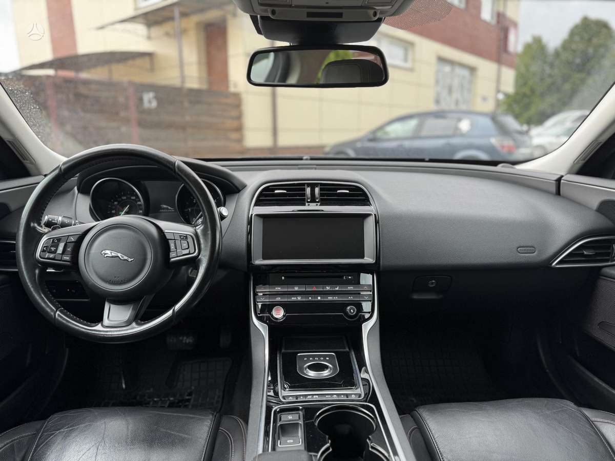 Jaguar XE, 2.0 l., Седан