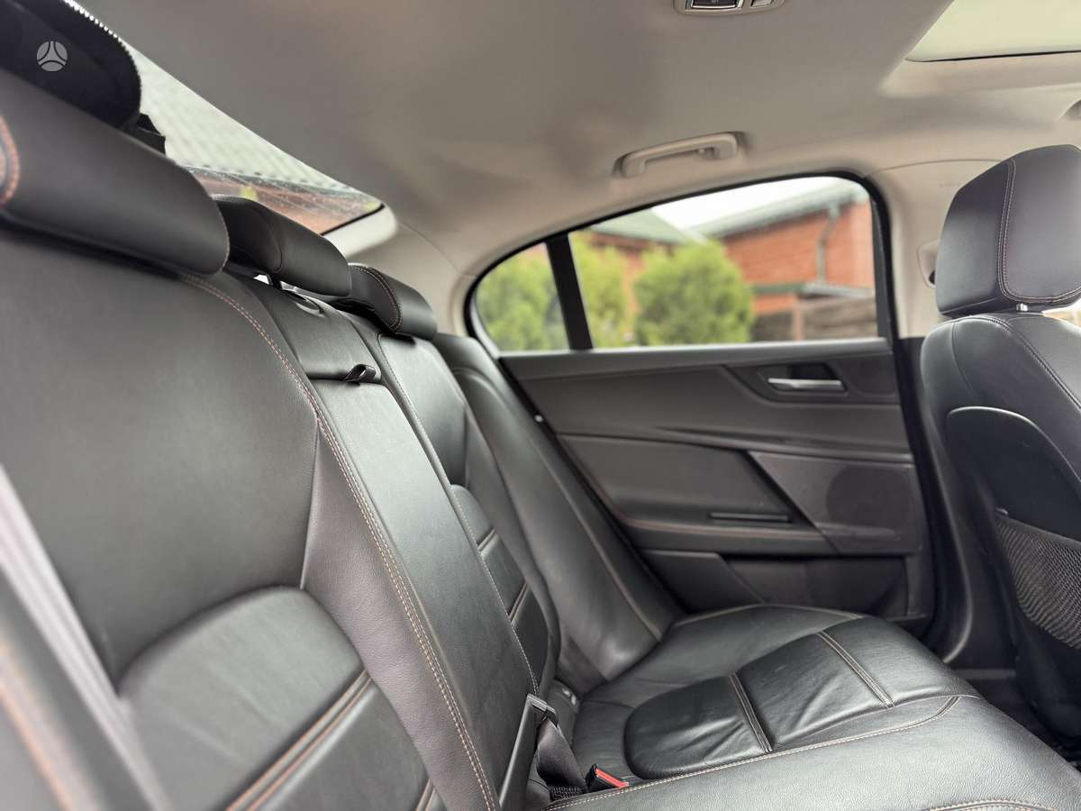 Jaguar XE, 2.0 l., Седан