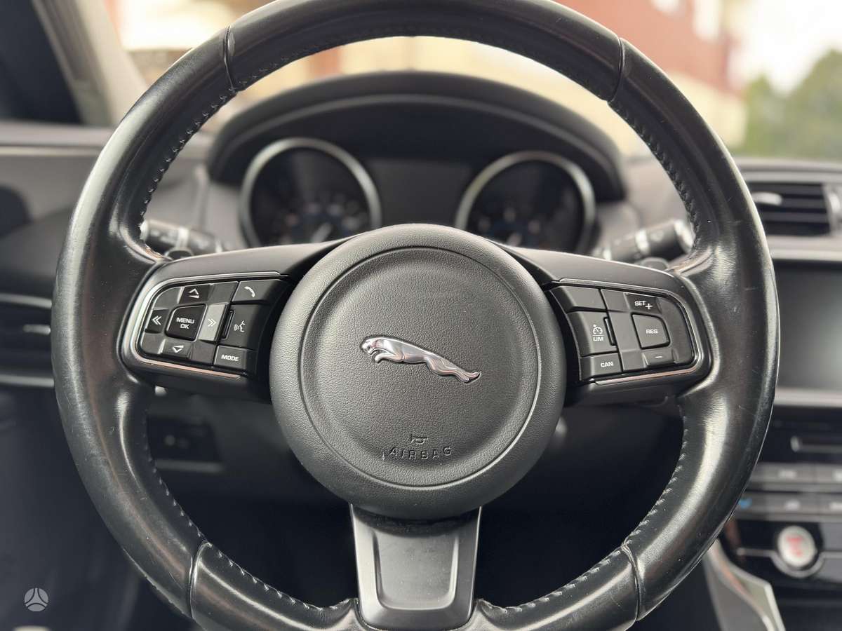 Jaguar XE, 2.0 l., Седан