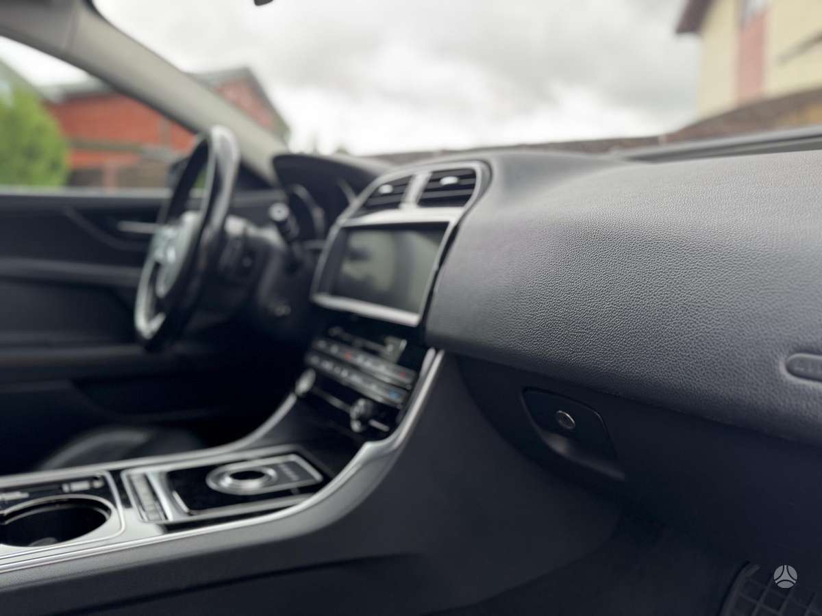 Jaguar XE, 2.0 l., Седан