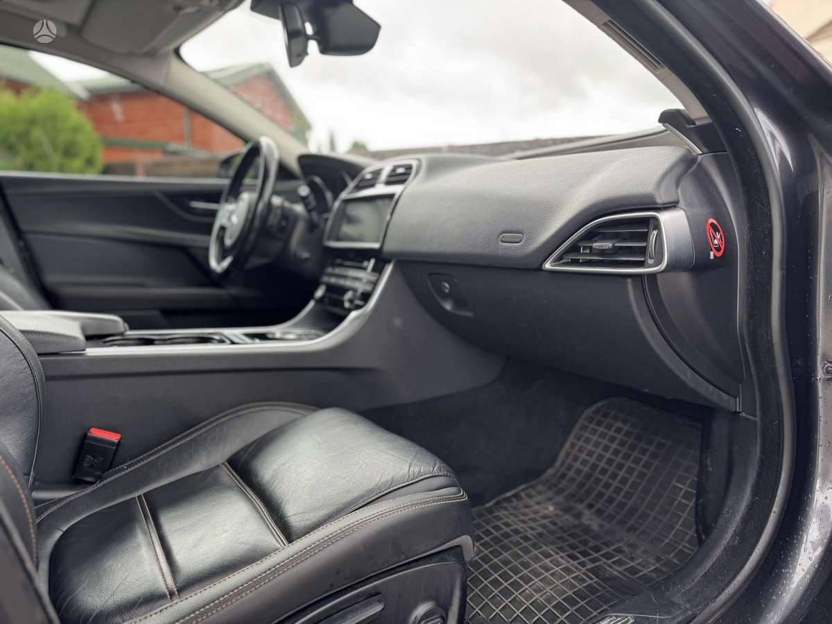 Jaguar XE, 2.0 l., Седан