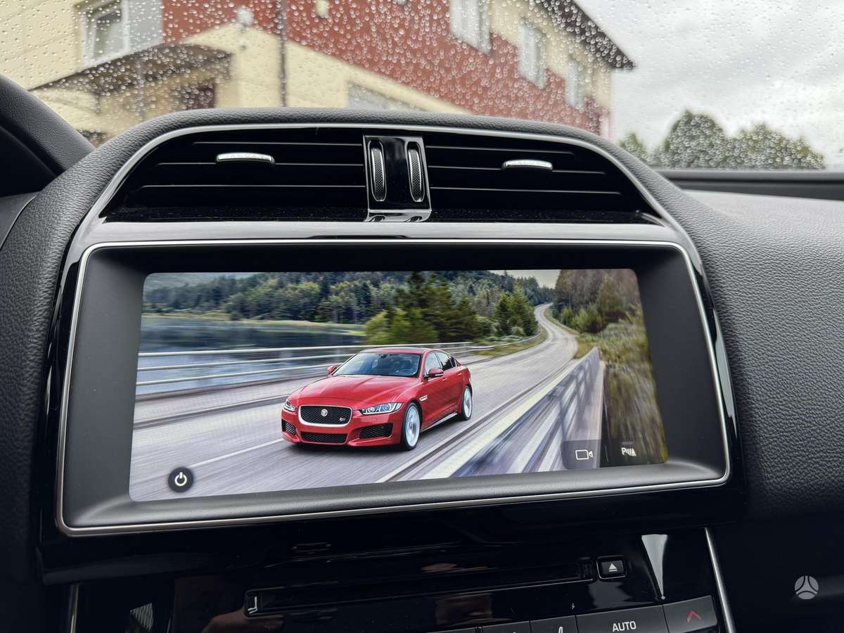 Jaguar XE, 2.0 l., Седан
