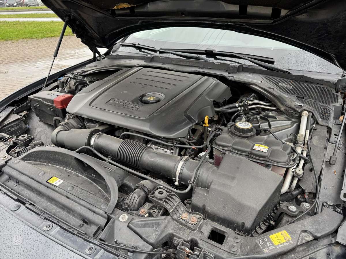Jaguar XE, 2.0 l., Седан