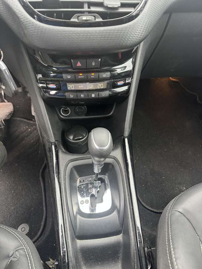 Peugeot 2008, 1.2 l., wagon