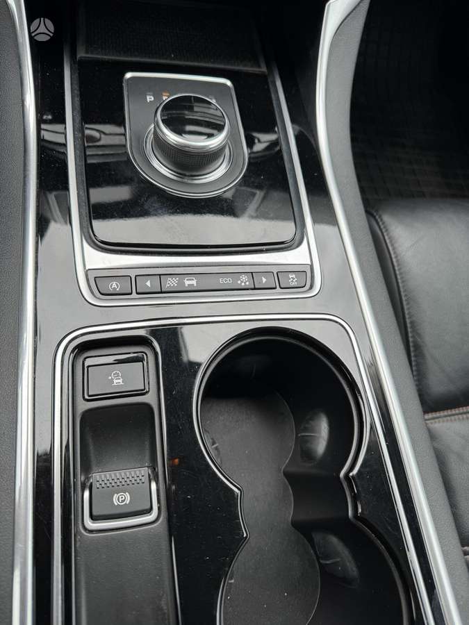 Jaguar XE, 2.0 l., Седан
